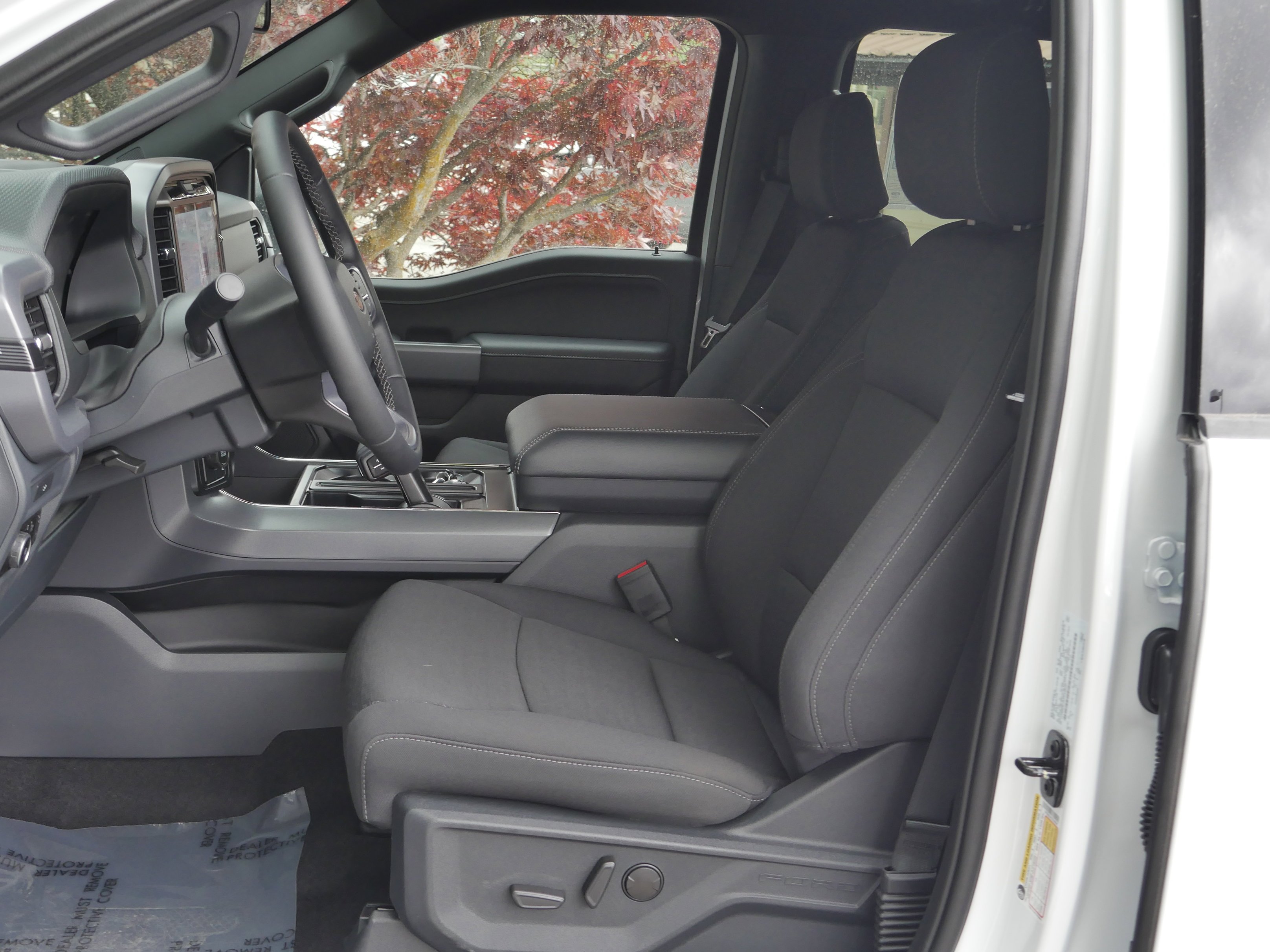 New 2026 Oxford White Ford XLT image 3