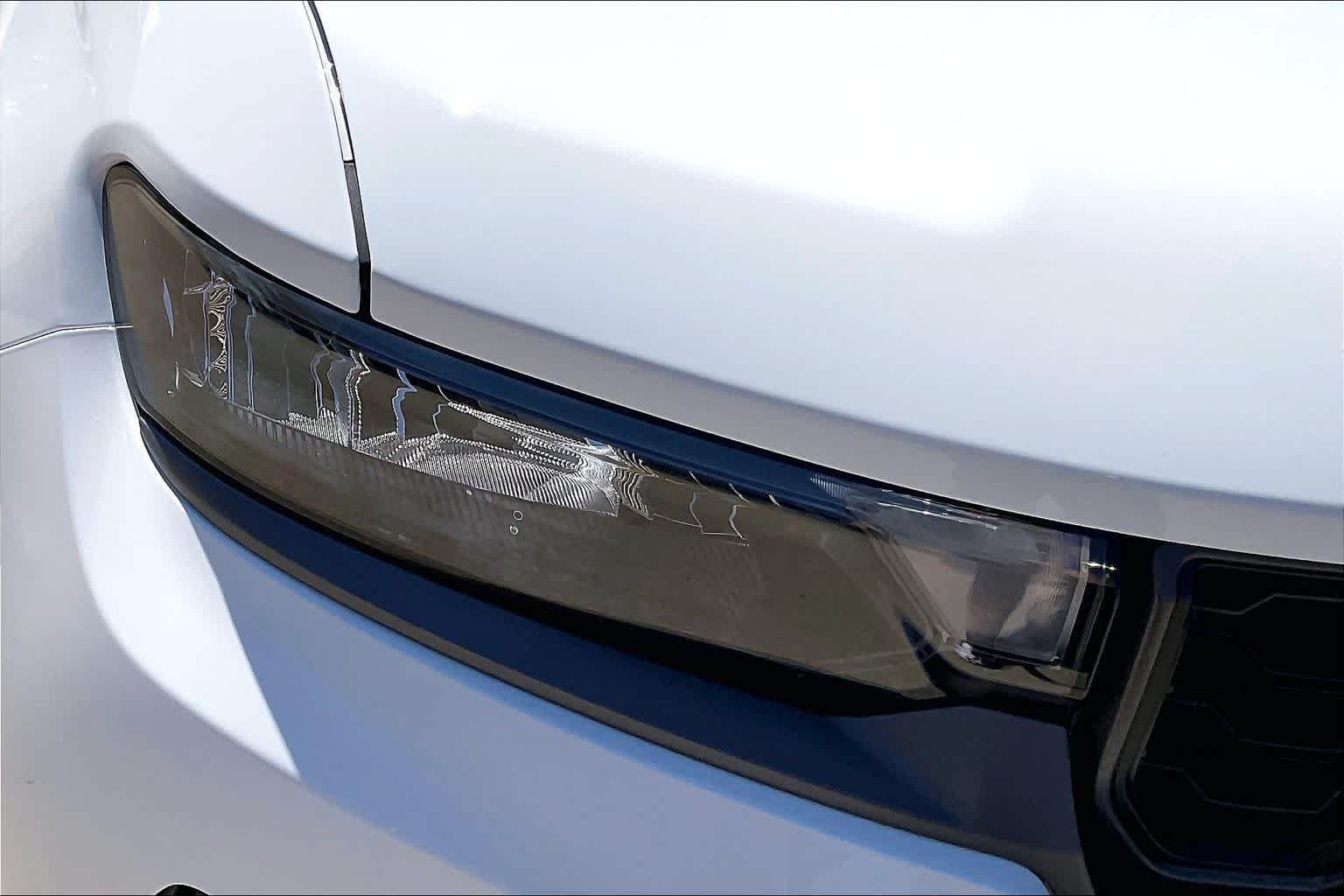 New 2027 Bright White Clear-Coat Paint Jeep Laredo Altitude image 13