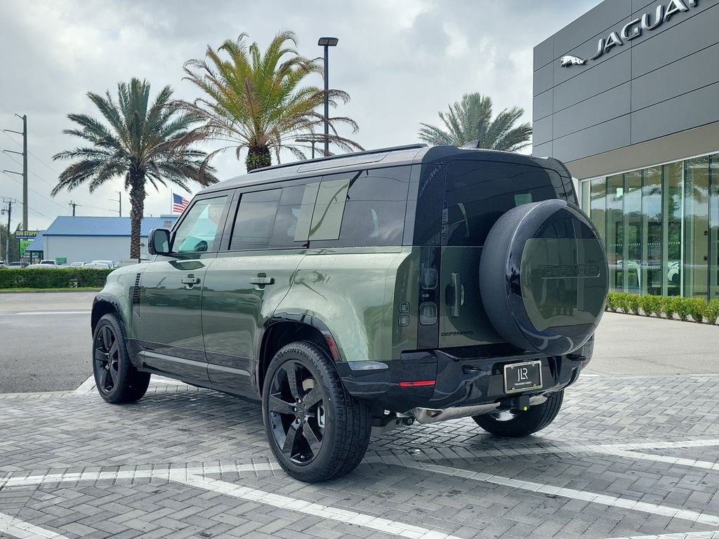 New 2026 Woolstone Green LAND ROVER X-Dynamic SE image 3