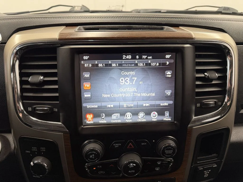 Used 2014 Sil/Silver Ram Laramie image 18