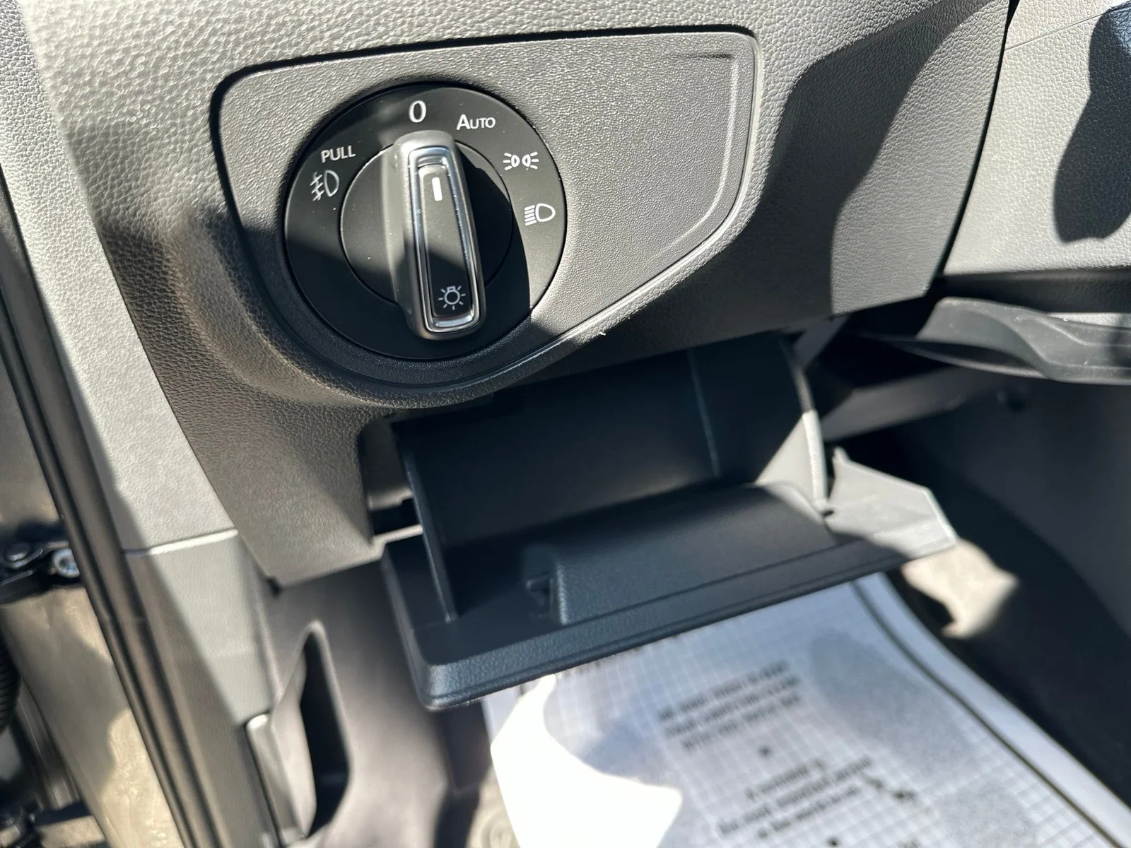 Used 2019 Gray Volkswagen SEL Premium image 18