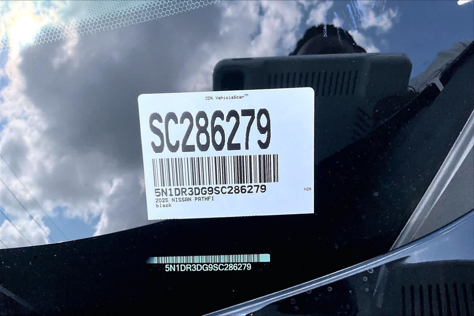 Used 2025 Super Black Nissan Platinum image 33
