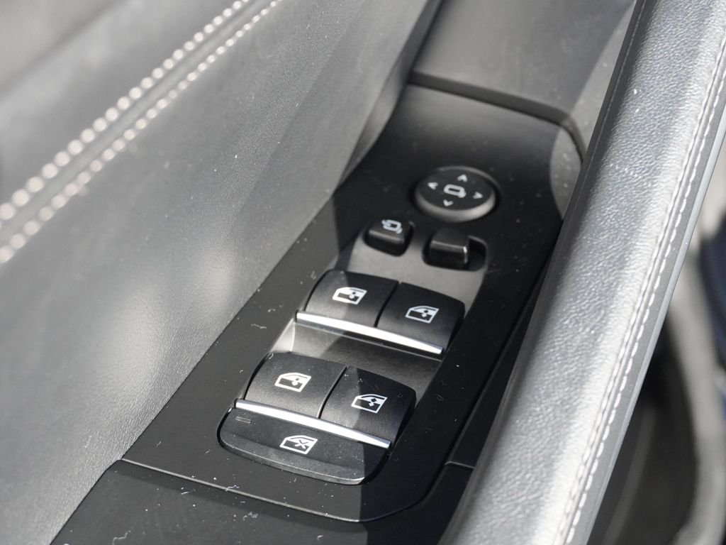 Used 2023 Black BMW xDrive40i image 34