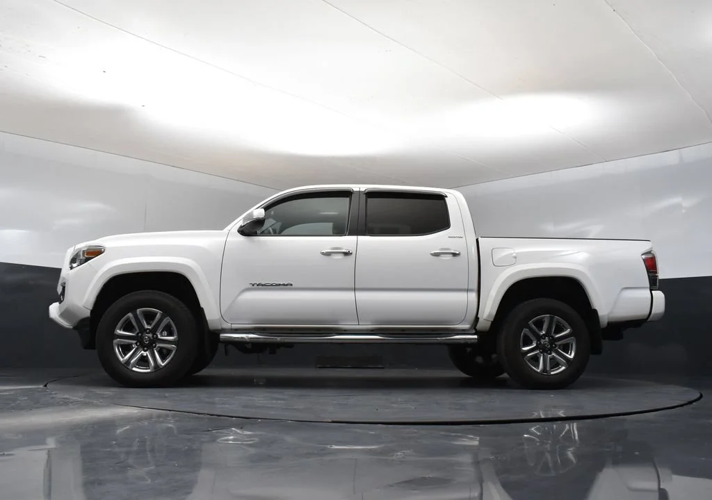 Used 2018 Super White Toyota Limited image 29