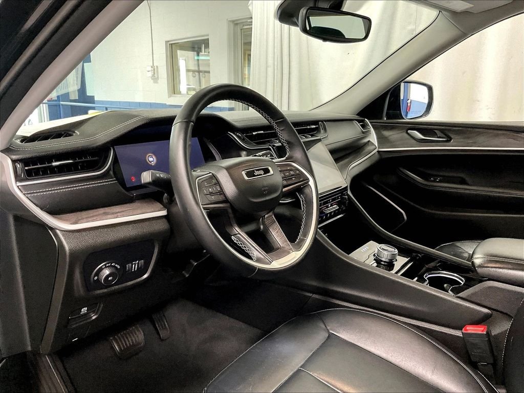 Used 2022 Black Jeep Limited image 8