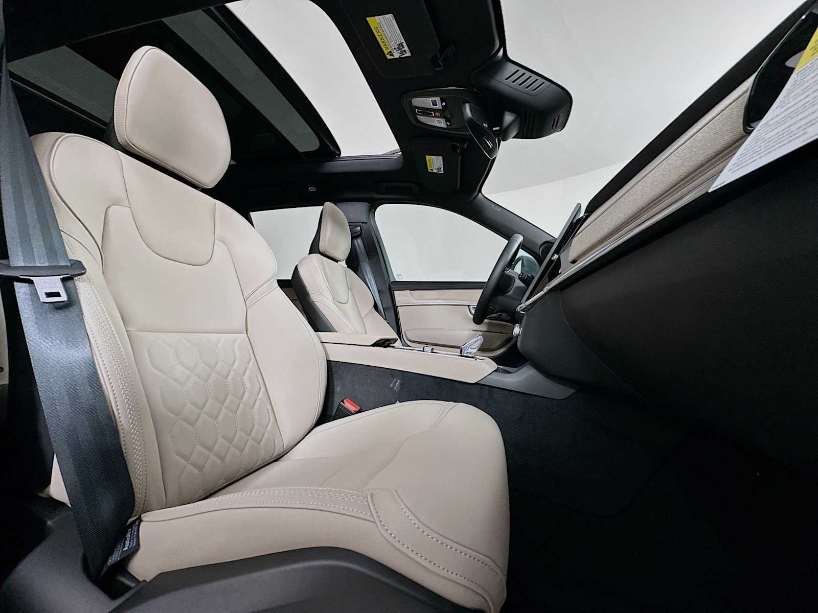 New 2026 Vapour Grey Volvo Plus image 27