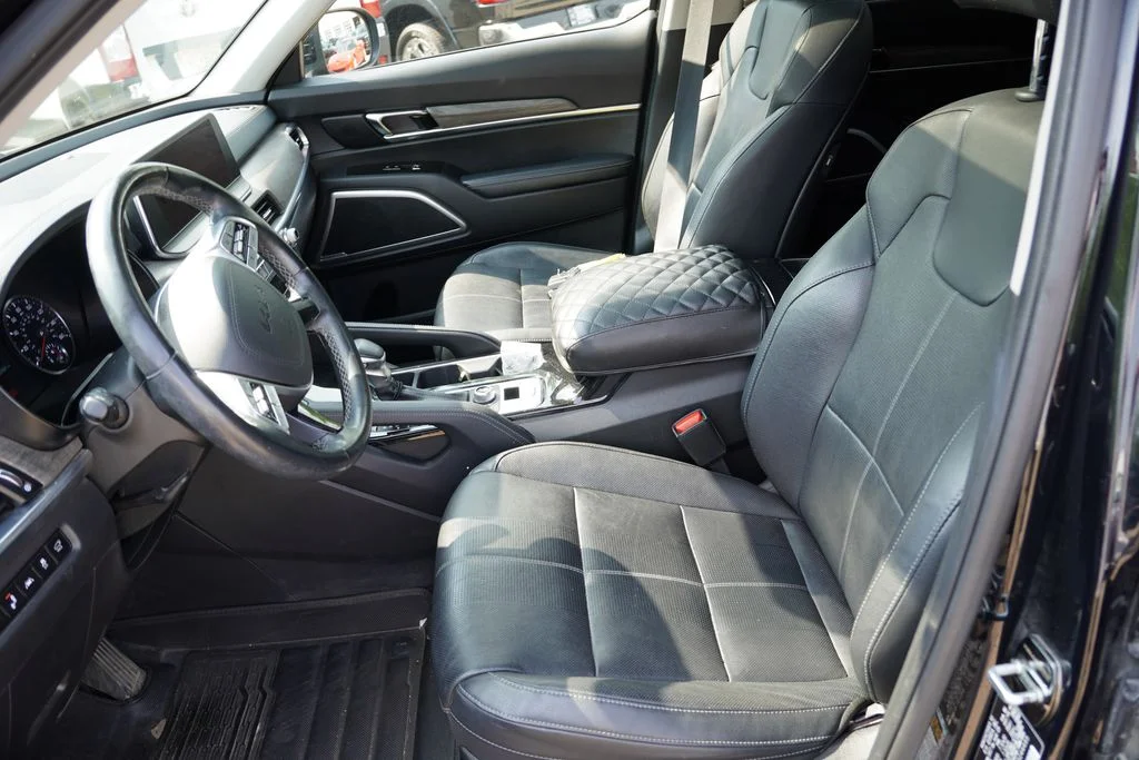 Used 2022 Ebony Black Kia EX image 4