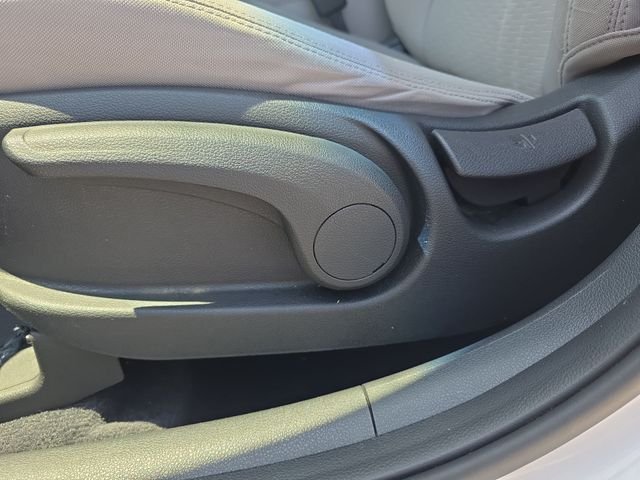 Used 2019 White Hyundai SE image 29