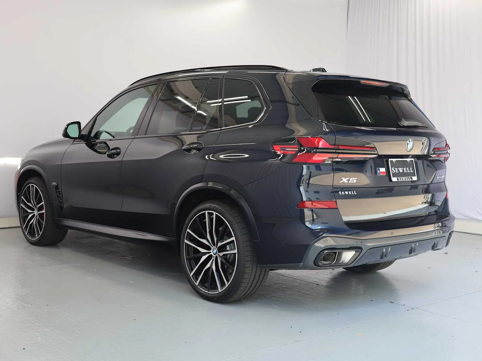 Used 2026 Carbon Black Metallic BMW xDrive40i image 6