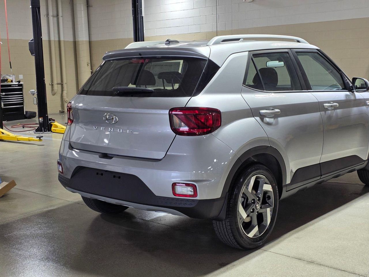 New 2026 Shimmering Silver Hyundai SEL image 11