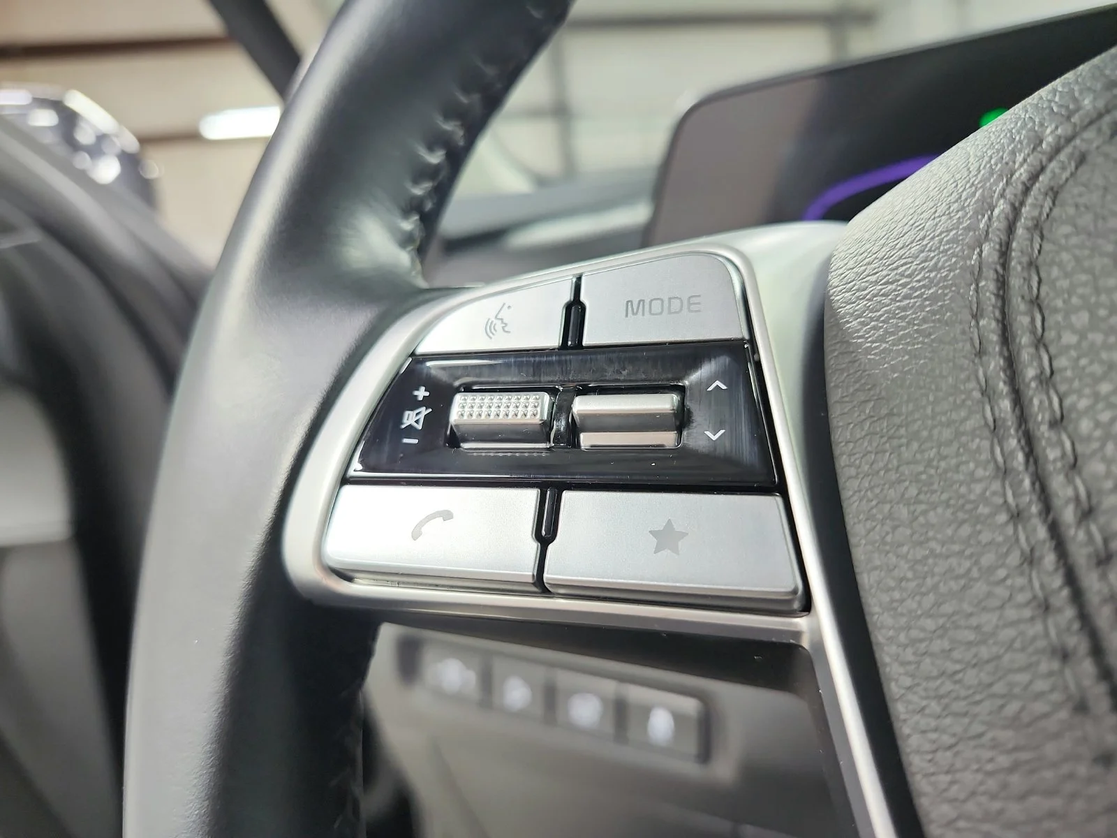 Used 2025  Kia S image 23
