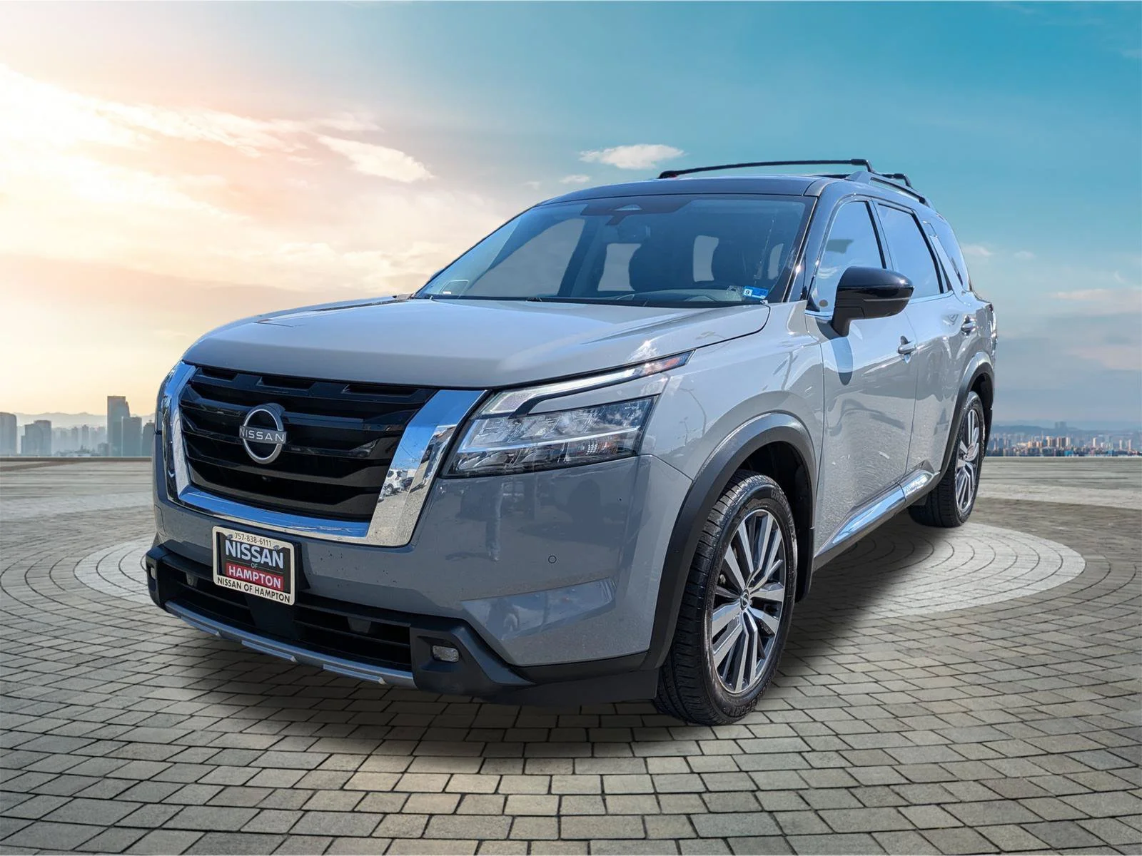 Used 2022 Solid Gray/Super Black Nissan Platinum image 9