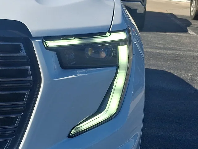 New 2027 Glacier White Tricoat GMC Denali Ultimate image 9