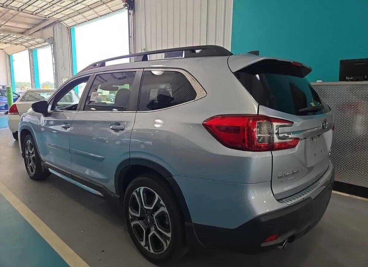 Used 2024 Ice Silver Metallic Subaru Limited image 2