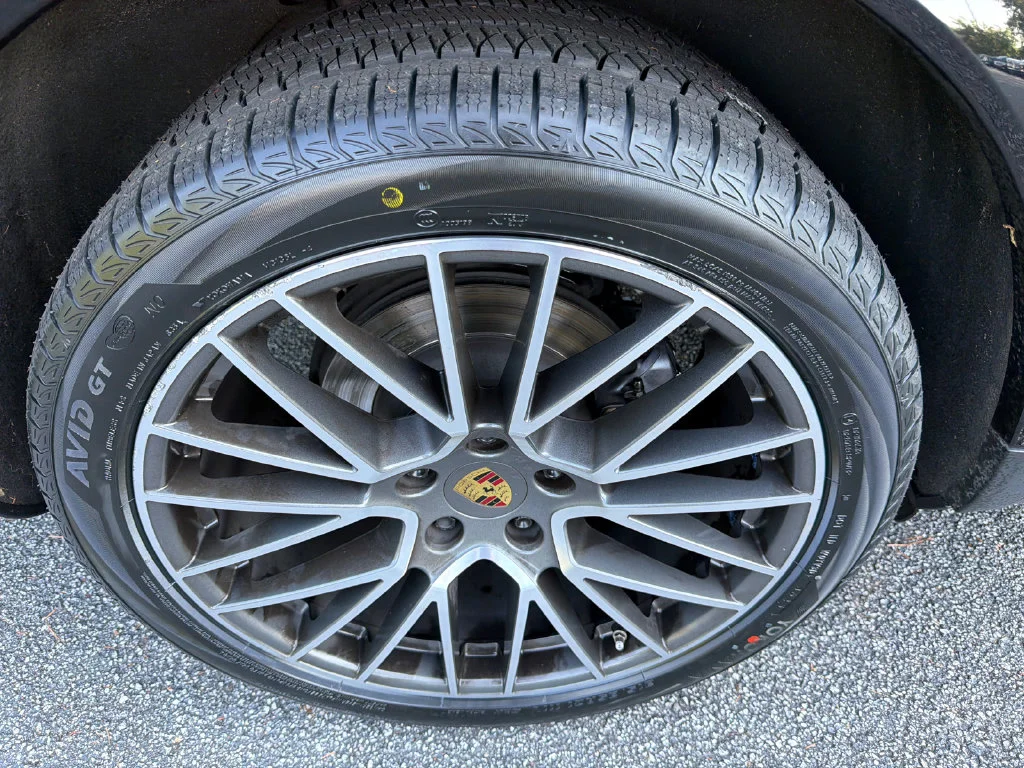 Used 2020  Porsche Base image 17