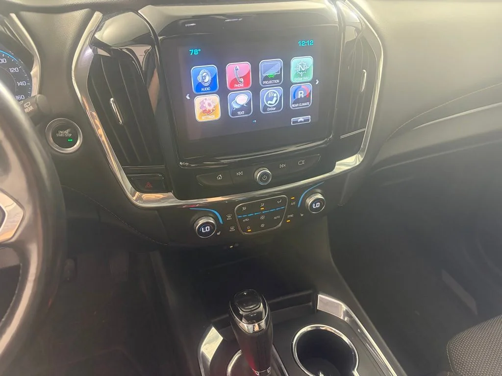 Used 2018 Chevrolet Traverse 1LT with VIN 1GNEVGKW0JJ159900 for sale in Elk River, Minnesota