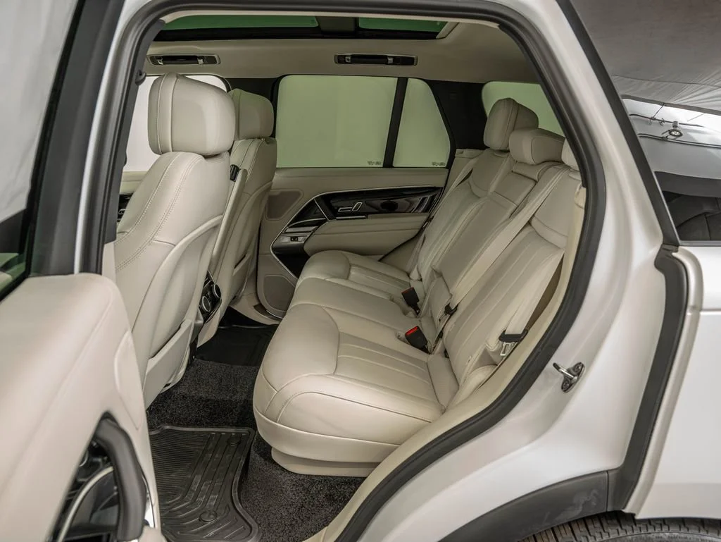 New 2026 Icy White Satin Land Rover SE image 32