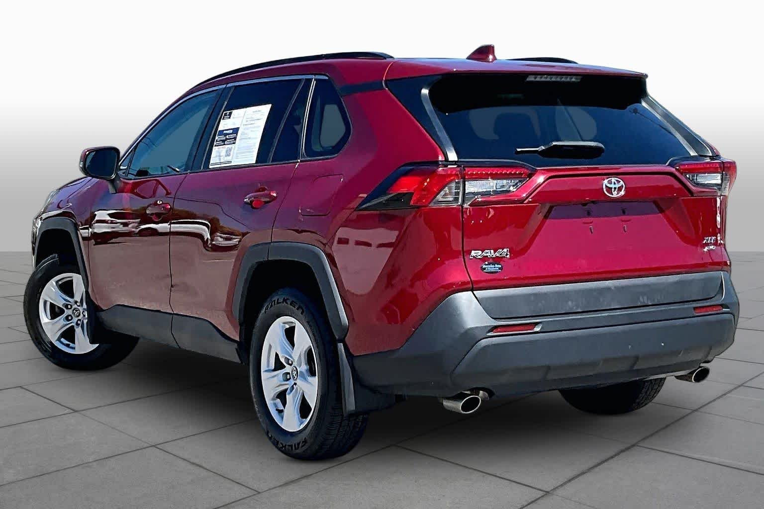 Used 2020 Ruby Flare Pearl Toyota XLE image 12