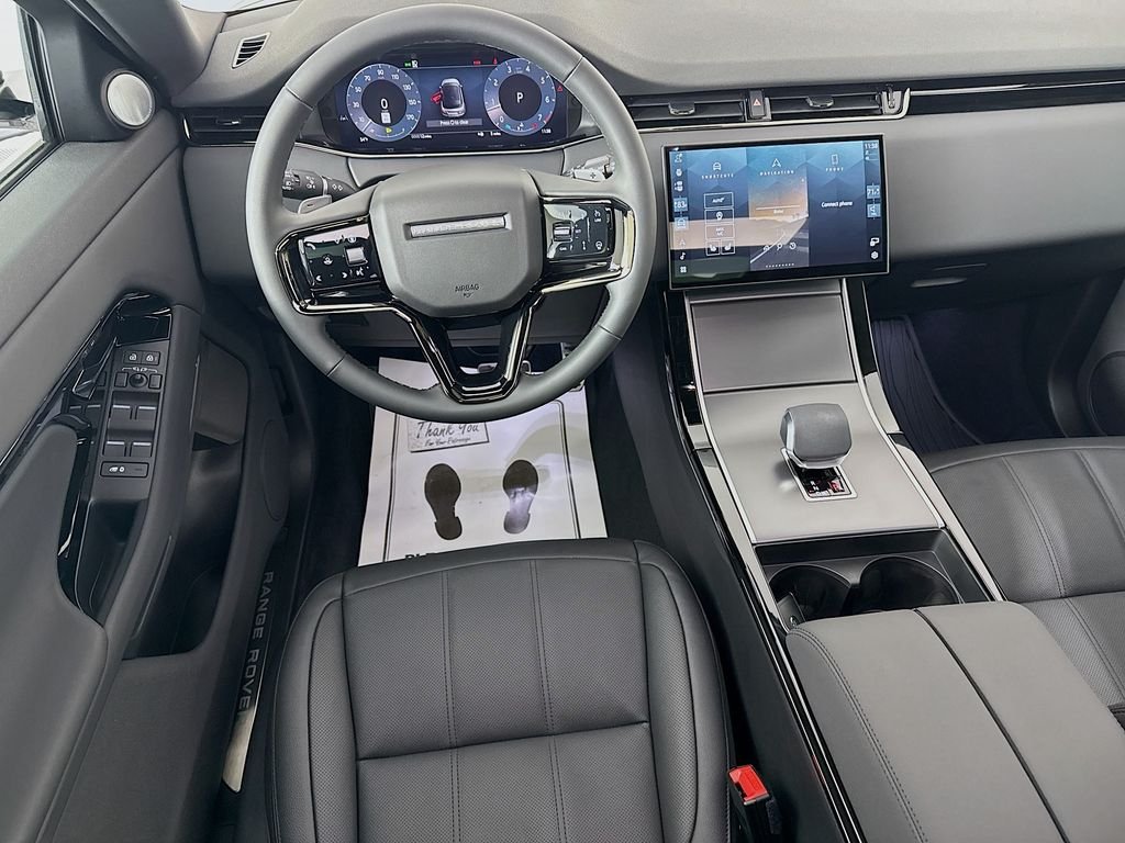 Used 2025 White Land Rover Dynamic image 23