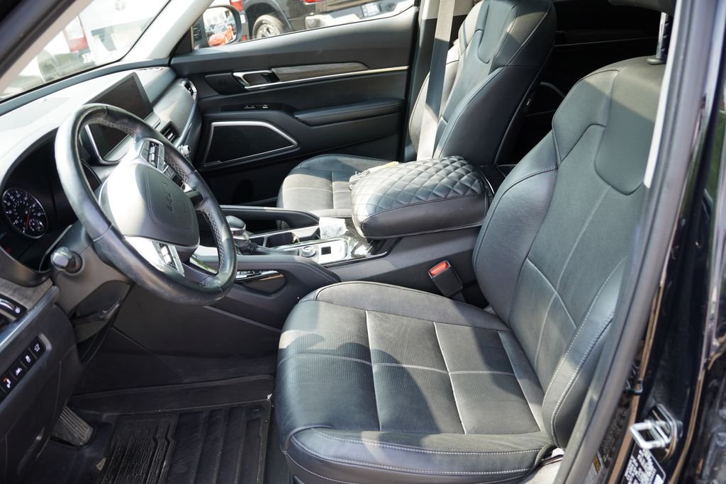 Used 2022 Ebony Black Kia EX image 4