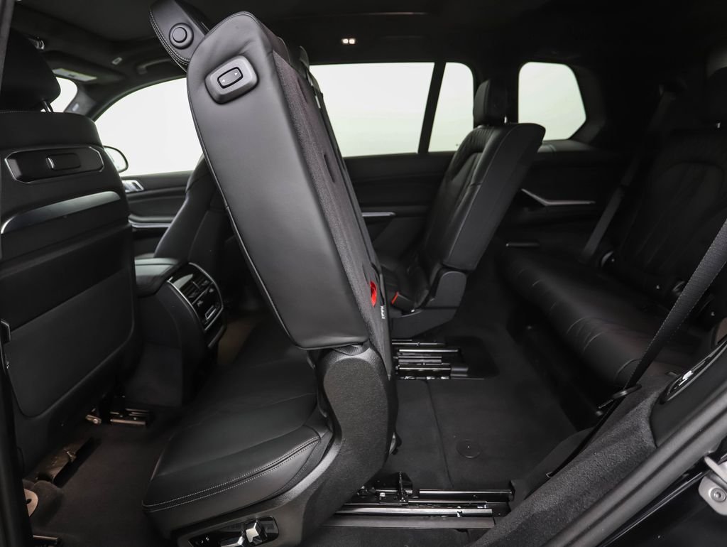 Used 2026 Black Sapphire Metallic BMW M60i image 25
