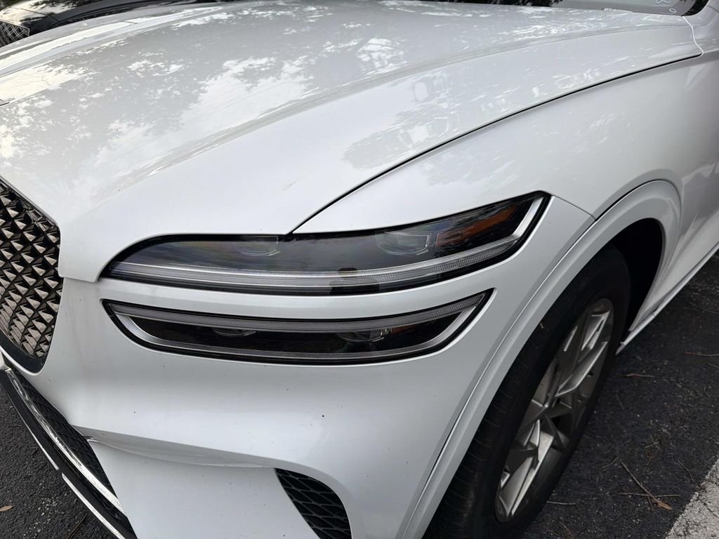 Used 2025 White Genesis 2.5T image 5