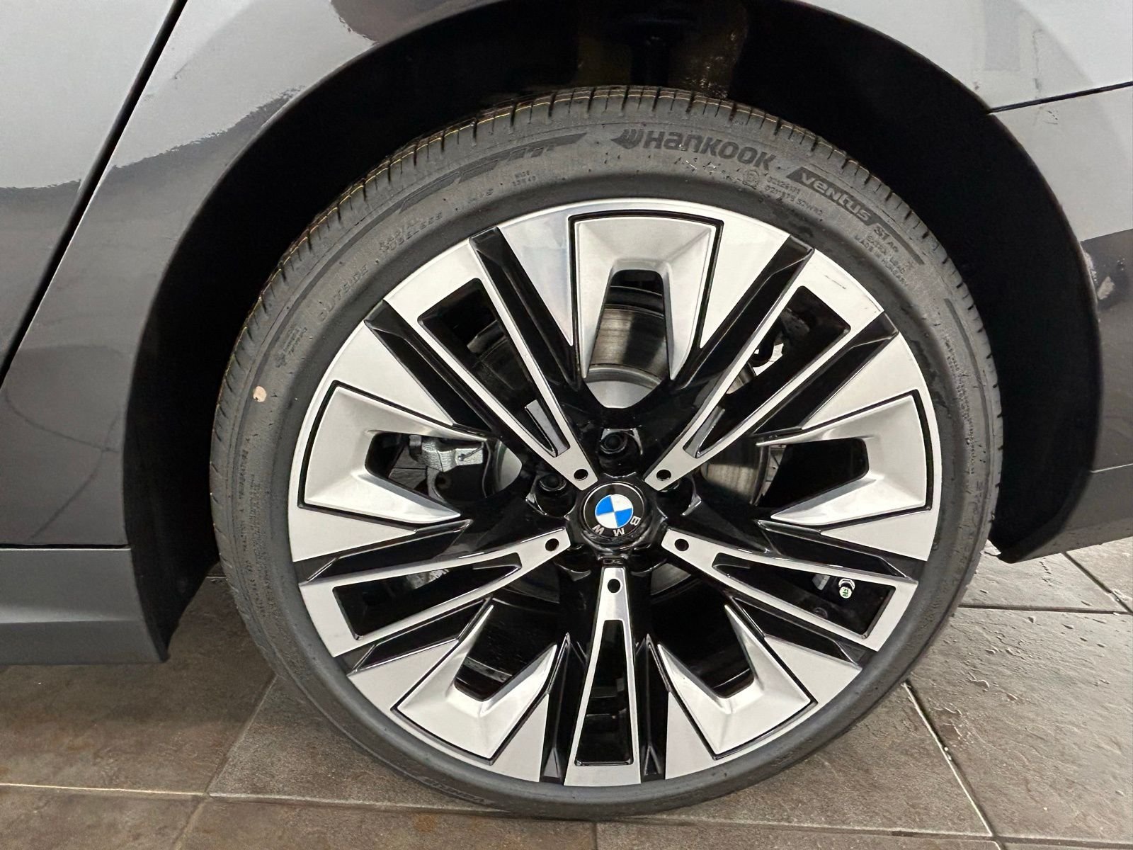 New 2026 Dark Graphite Metallic BMW 530i xDrive image 36