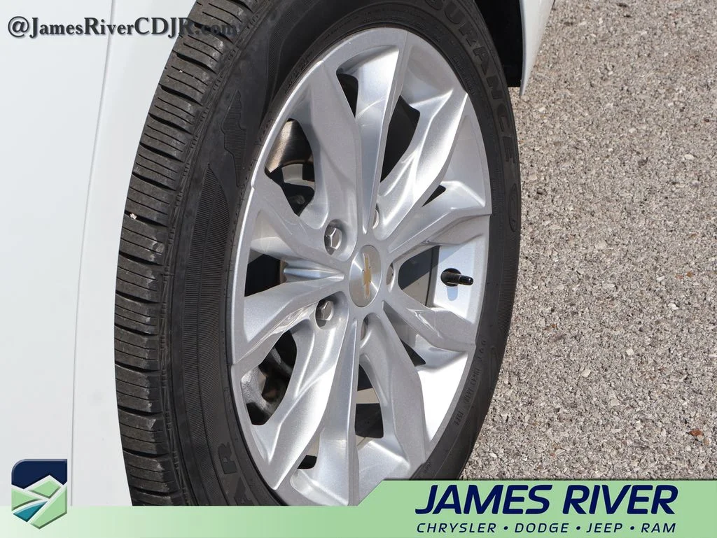 Used 2024 White Chevrolet LT image 38