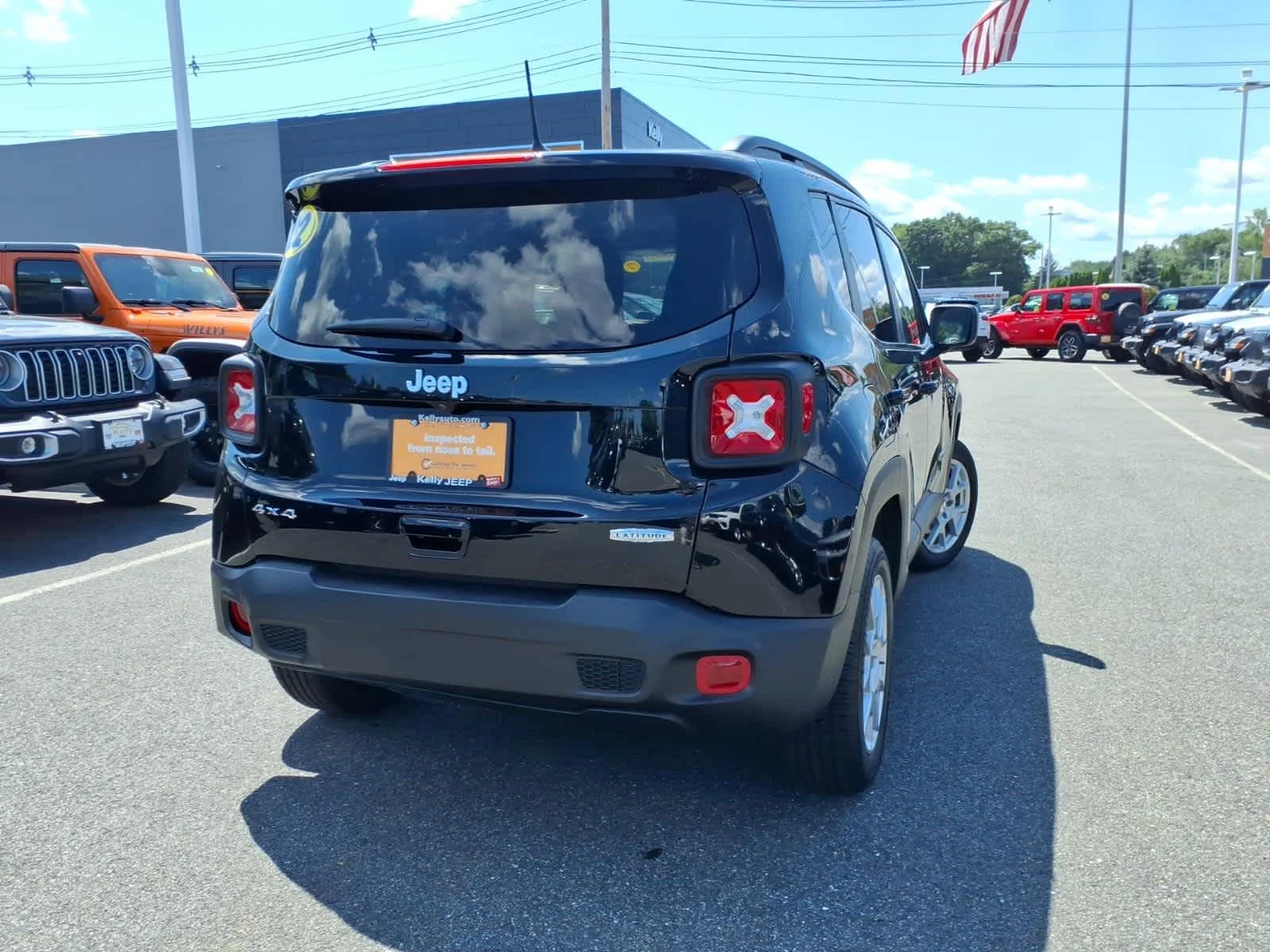 Certified Used 2022 Black Clear Coat Jeep Latitude image 8