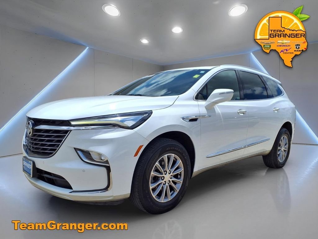 Used 2022 Summit White Buick Essence image 3
