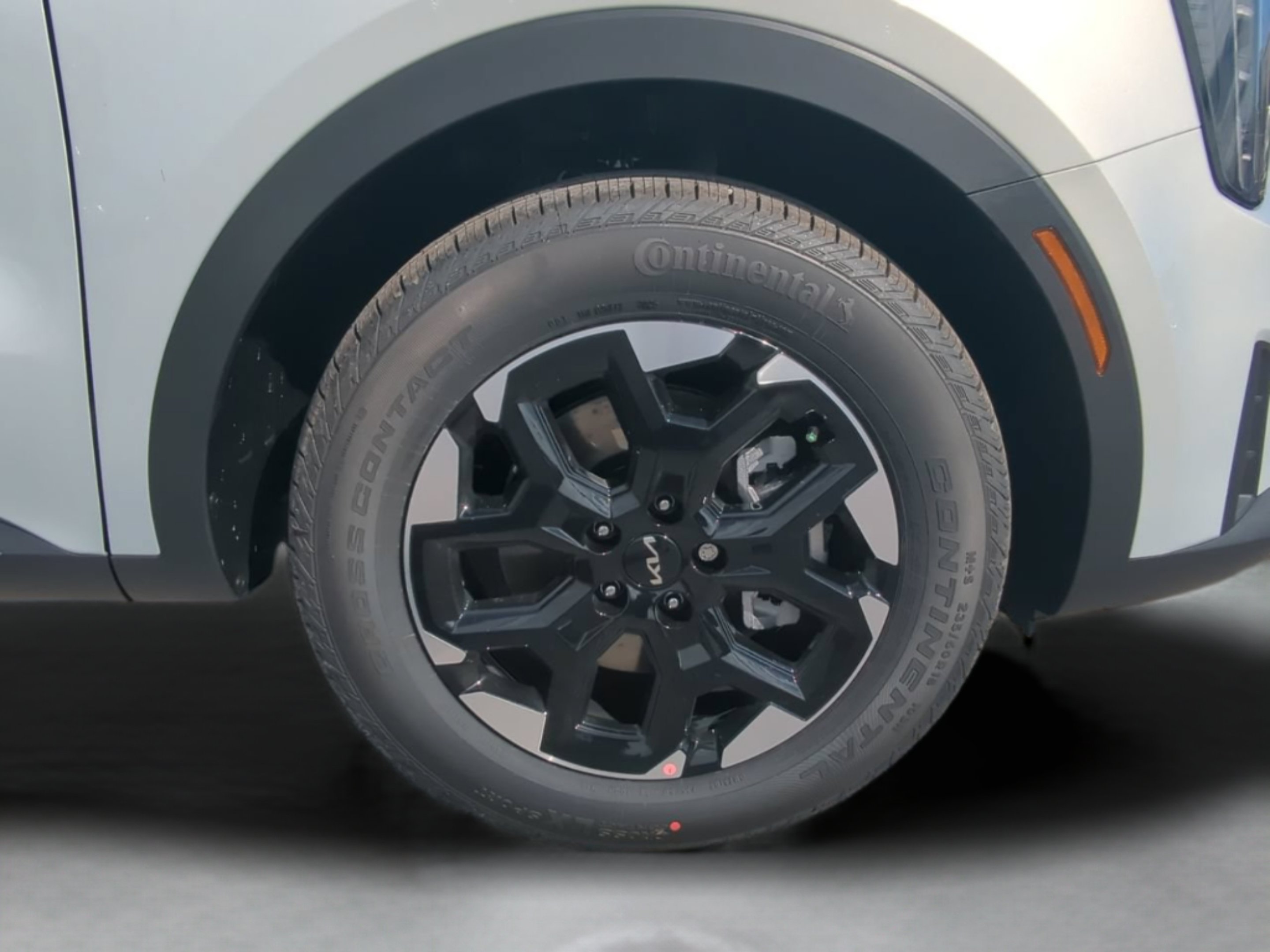 New 2026 Ivory Silver Kia S image 37