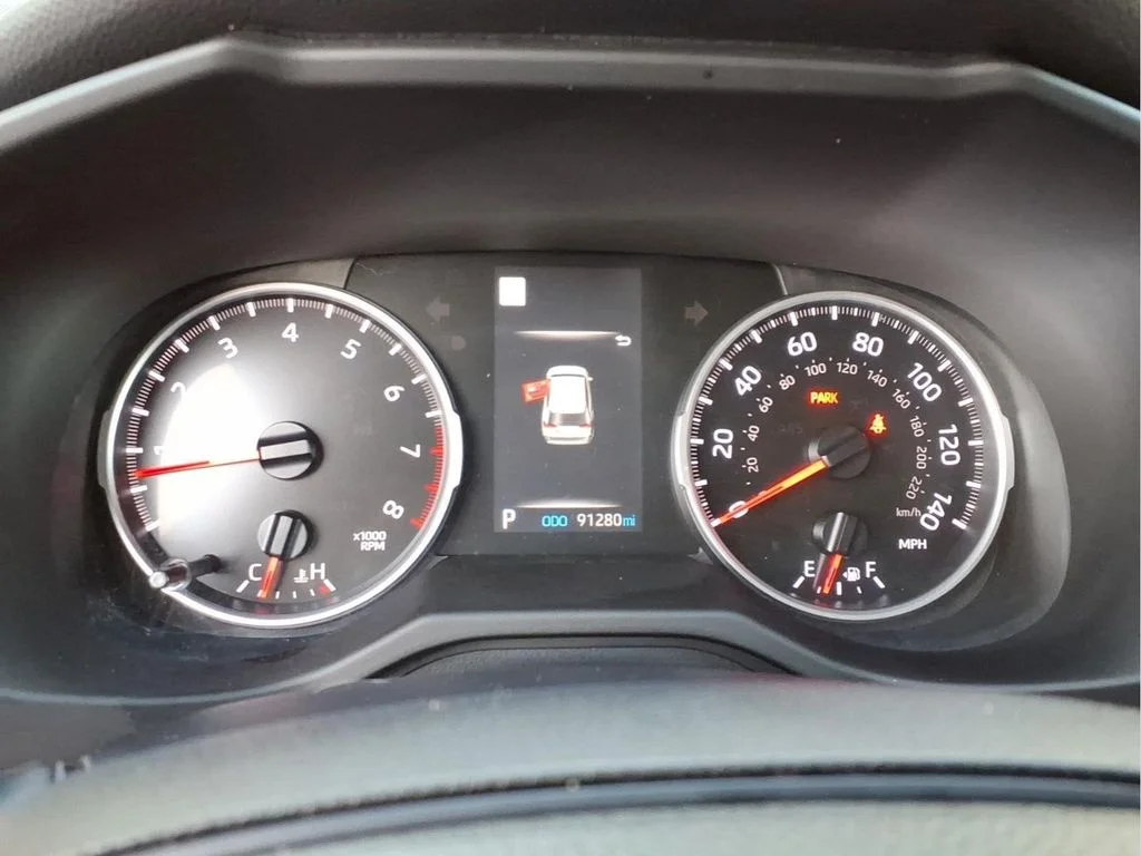 Used 2022 White Toyota LE image 13