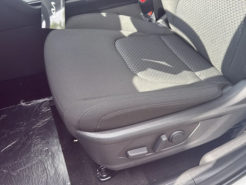 New 2026 Glacial White Pearl Kia LX image 34