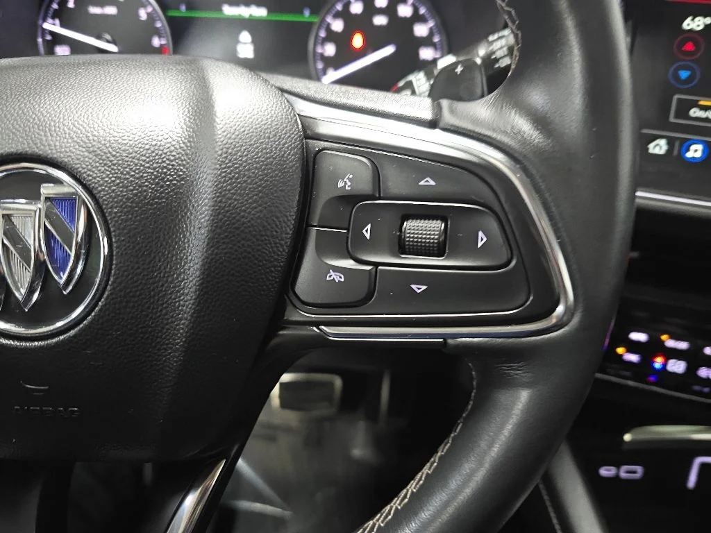 Used 2022 Red Buick Essence image 21