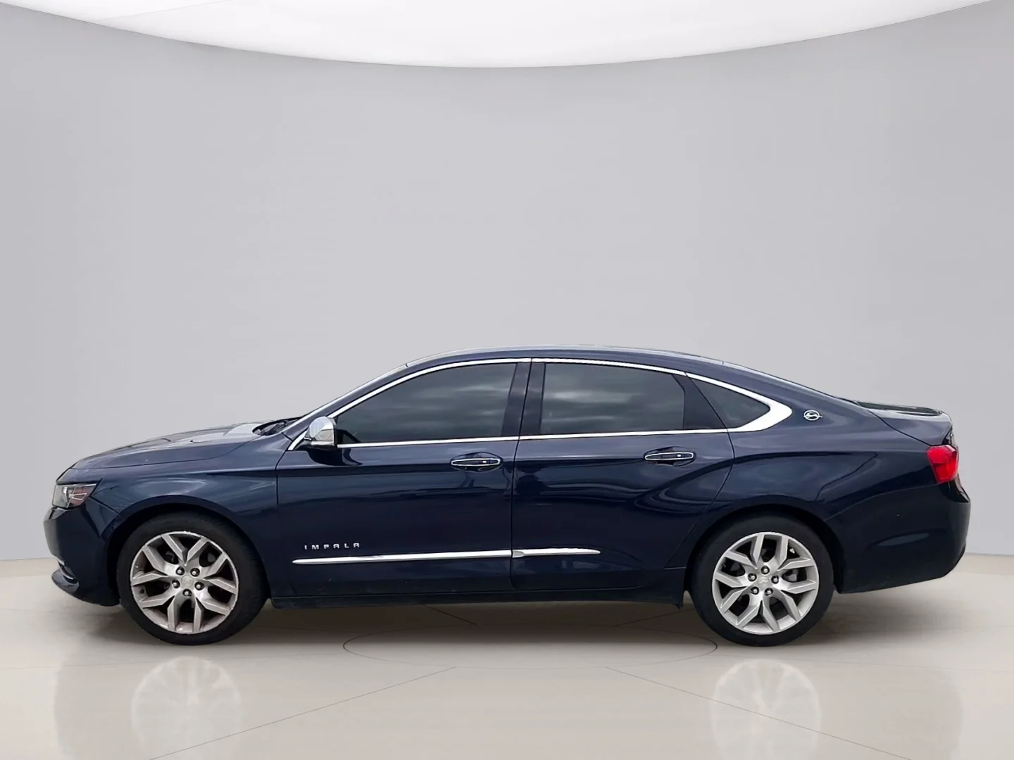 Used 2019 Blue Chevrolet LEATHER image 2