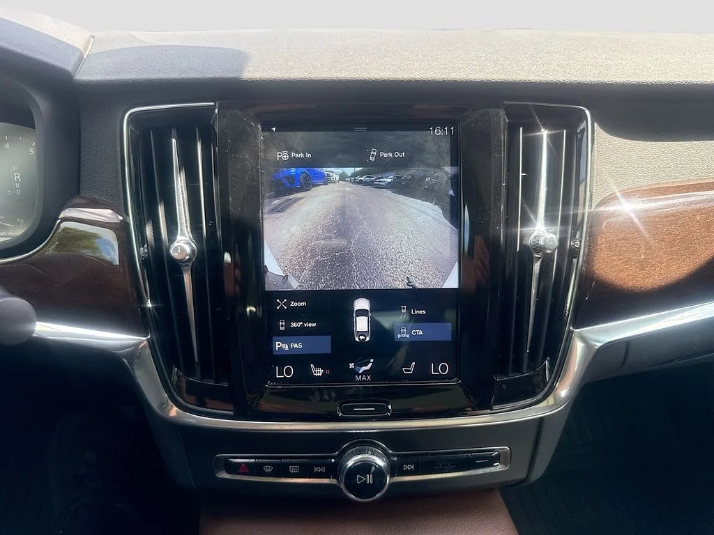 Used 2019  Volvo T5 Momentum image 15
