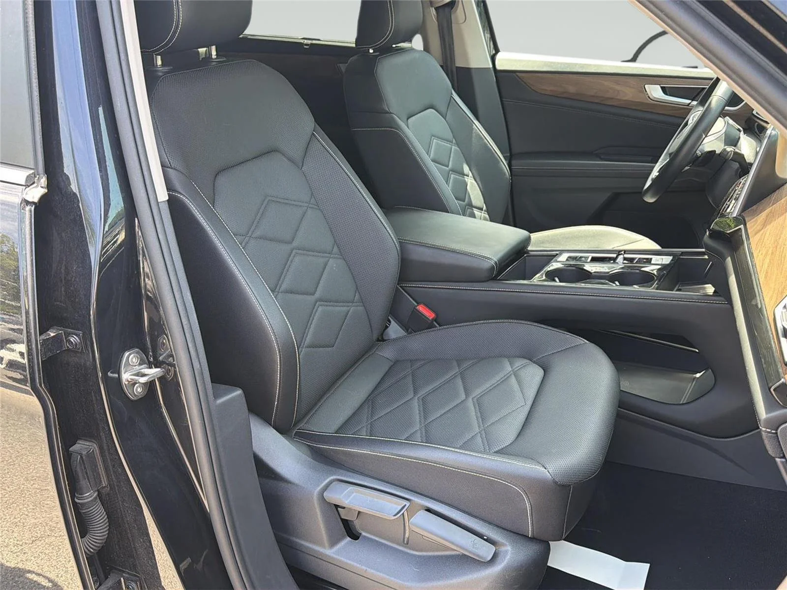 2025 Volkswagen Atlas SE w/Tech - Photo 36