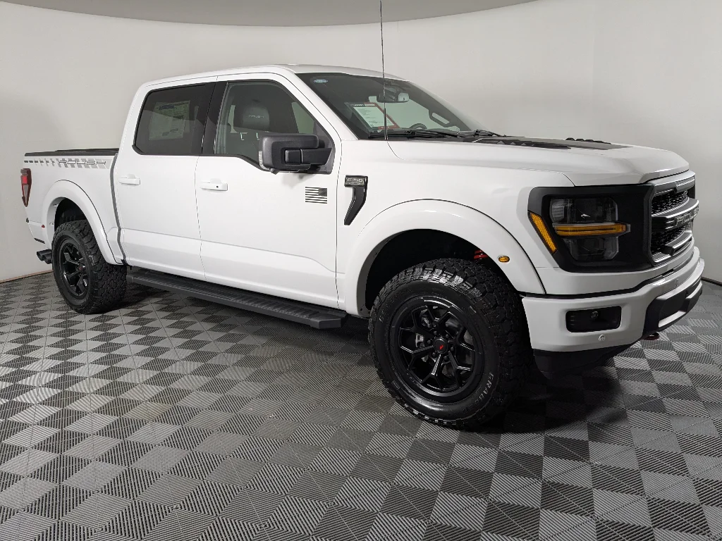 New 2026 OXFORD WHITE Ford XLT image 2