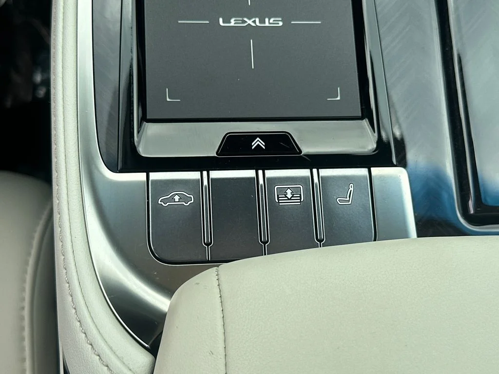 Used 2018  Lexus 500 Base image 28