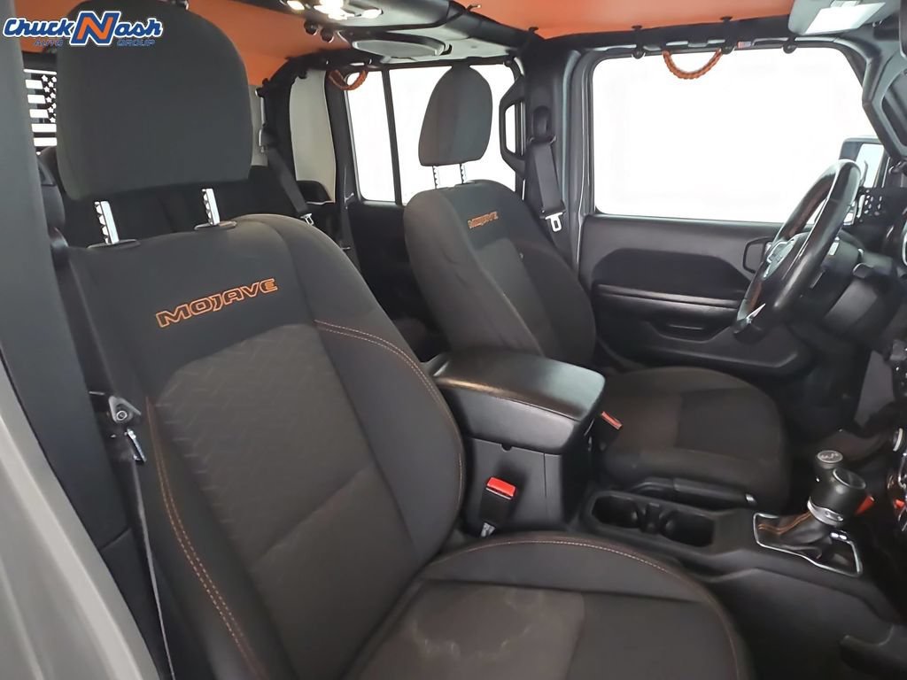 Used 2021  Jeep Mojave image 32