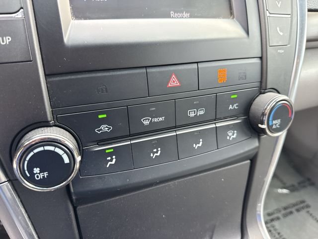 Used 2016 Silver Toyota LE image 18