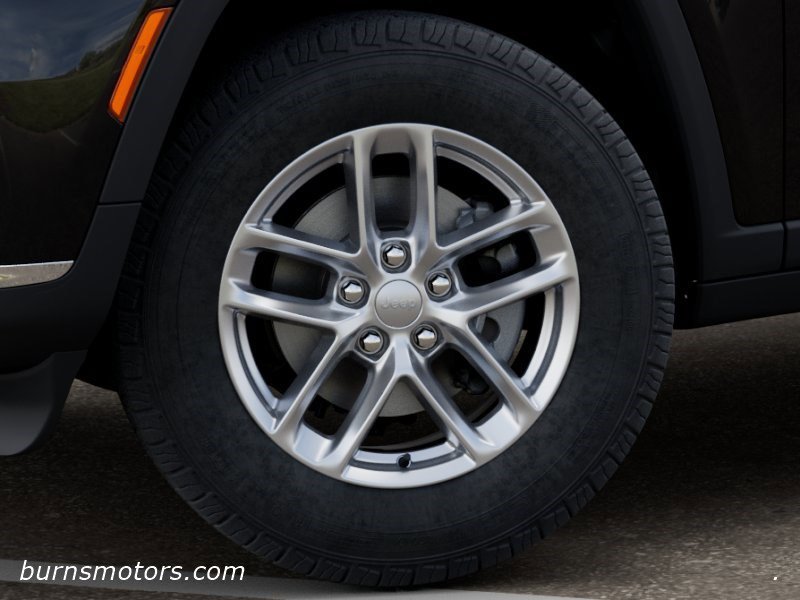 New 2026 Diamond Black Crystal Pearl-Coat Exterior Paint Jeep Laredo image 8