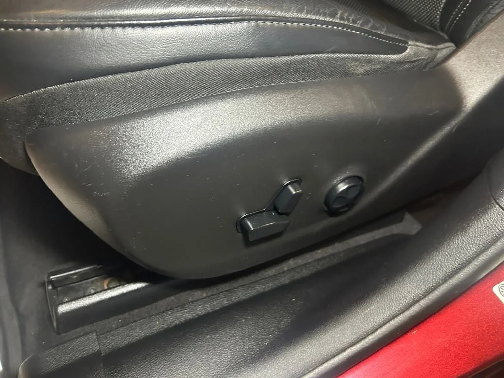Used 2019 Velvet Red Pearlcoat Jeep Limited 4x4 image 23