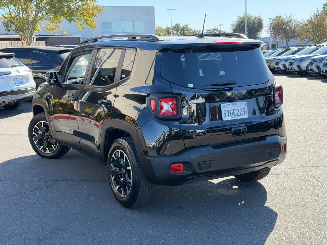 Used 2023 Black Jeep Latitude image 9