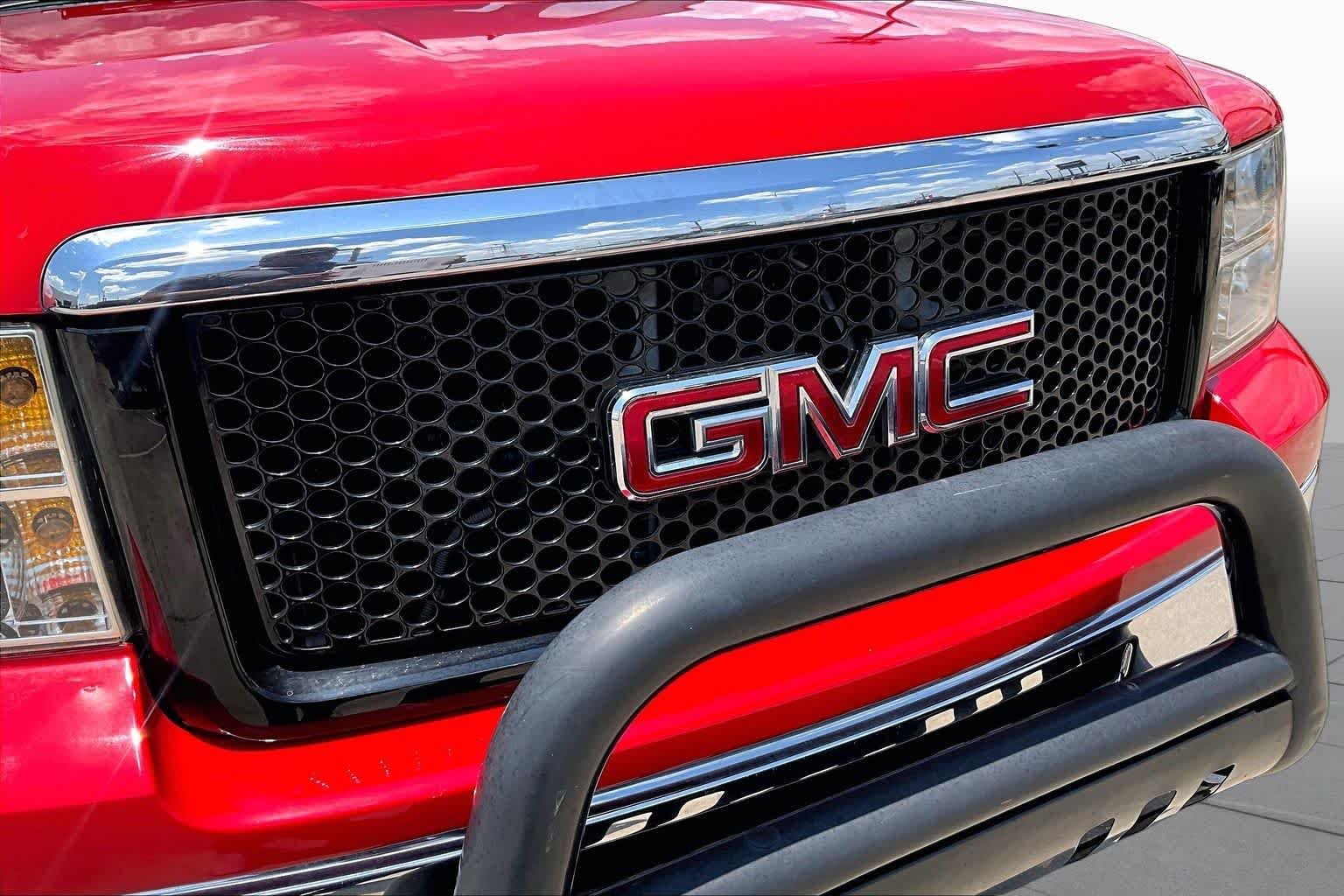 Used 2011 Fire Red GMC SLE image 28