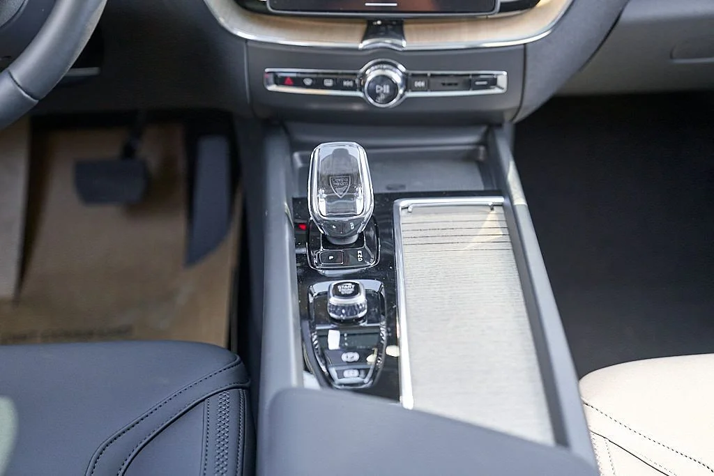 New 2026 Crystal White Volvo Core image 27
