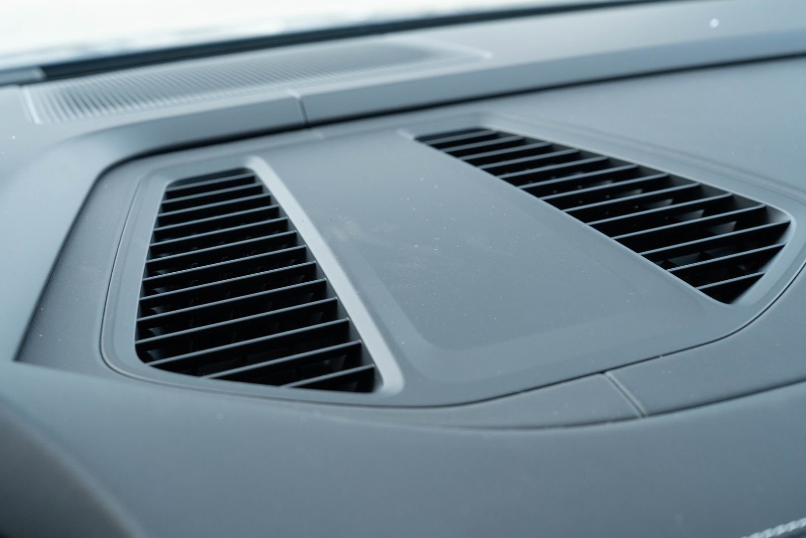 2025 Porsche Macan S - Photo 25