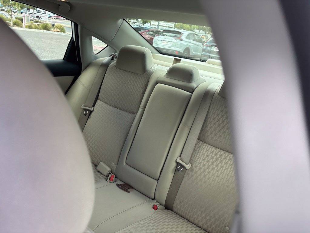 Used 2018 White Nissan 2.5 SV image 31