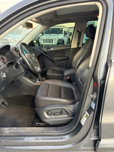Used 2016 Gray Volkswagen SE image 3