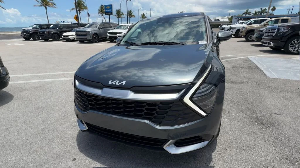 Used 2025 Gray Kia LX image 3
